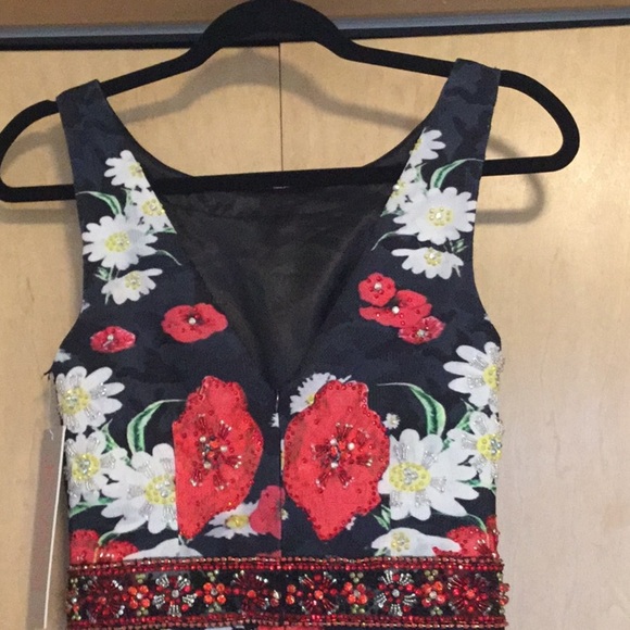 Jovani PLUNGING FLORAL EMBROIDERED COCKTAIL - Picture 2 of 8